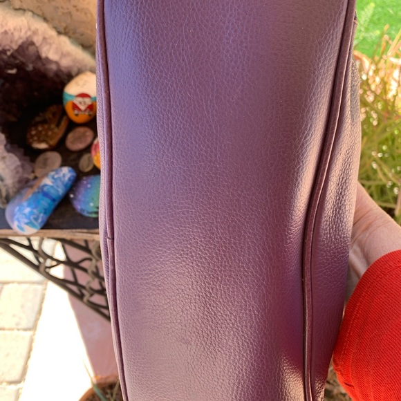 Pretty purple leather Liz Claiborne handbag - Picture 4 of 4